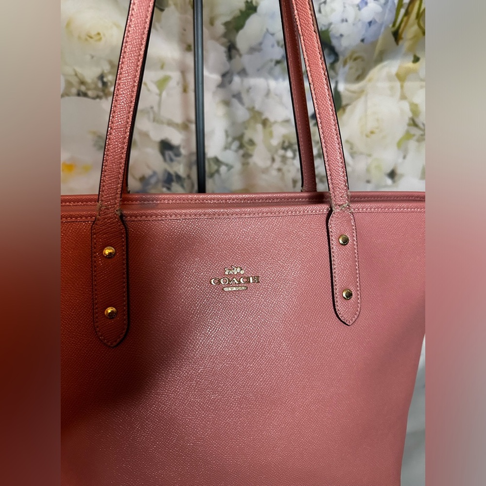Coach Outlet light pink city zip tote GUC - Picture 4 of 16